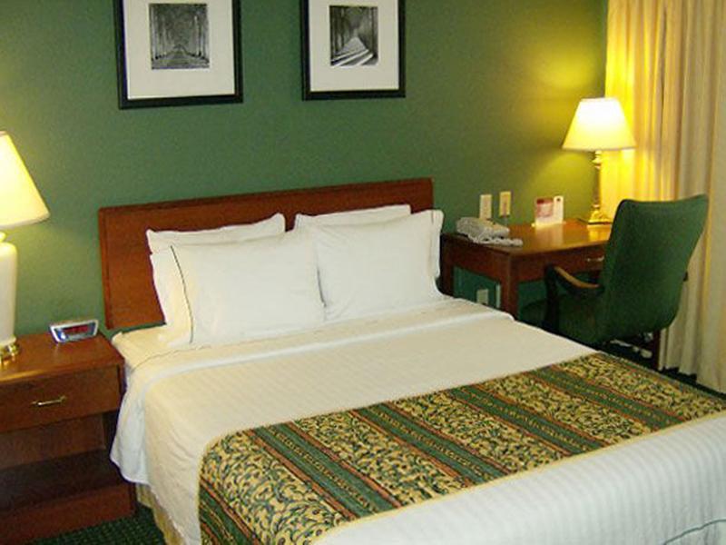 Residence Inn Kansas City Independence Room photo